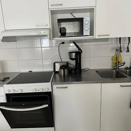 Tilava Yksioe Isolla Lasitetulla Parvekkeella Apartmán