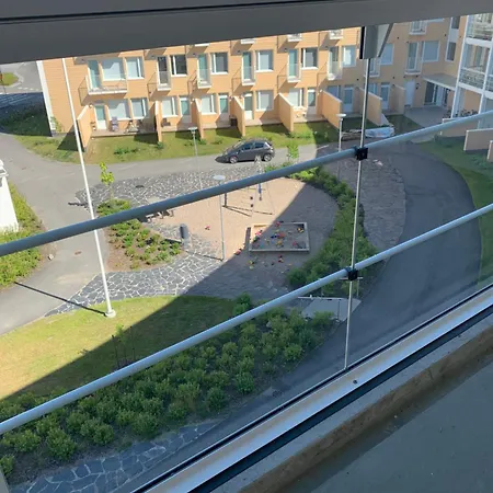 Tilava Yksioe Isolla Lasitetulla Parvekkeella Lägenhet Helsingfors