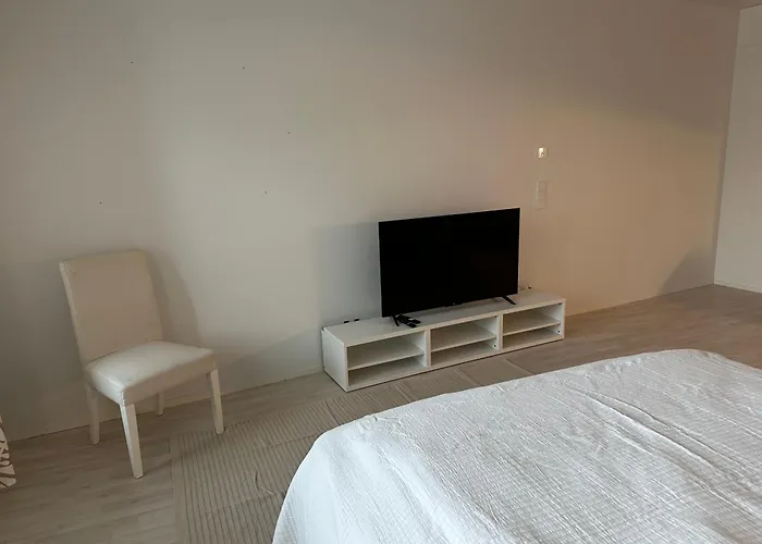 Lägenhet Tilava Yksioe Isolla Lasitetulla Parvekkeella