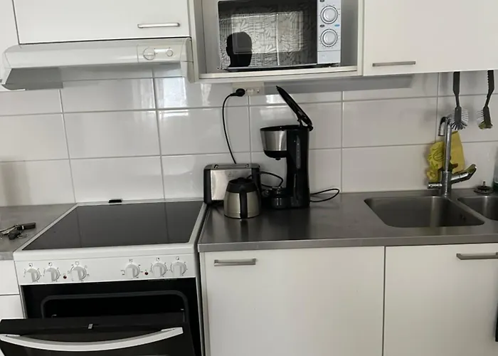 Tilava Yksioe Isolla Lasitetulla Parvekkeella Lägenhet