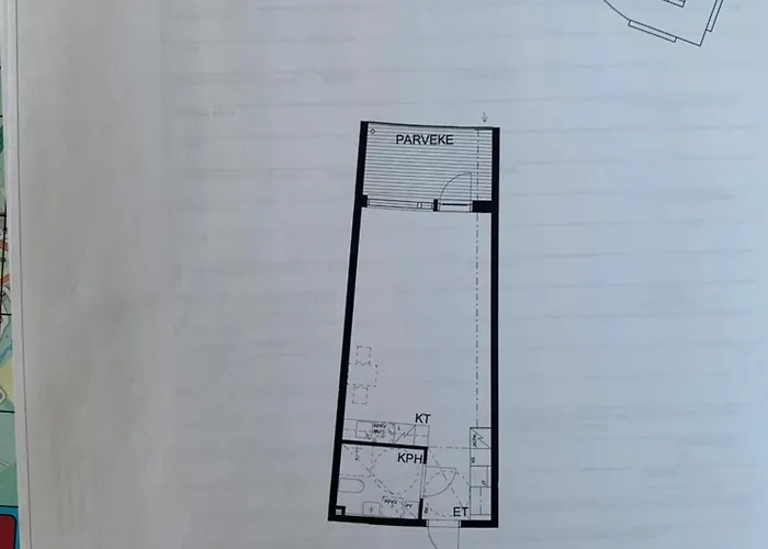 Tilava Yksioe Isolla Lasitetulla Parvekkeella *