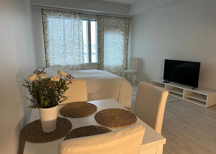 Lägenhet Tilava Yksioe Isolla Lasitetulla Parvekkeella *