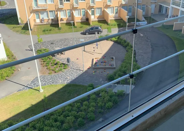 Tilava Yksioe Isolla Lasitetulla Parvekkeella Lägenhet Helsingfors