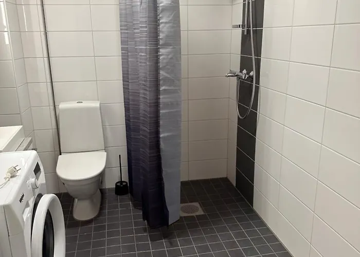 Tilava Yksioe Isolla Lasitetulla Parvekkeella *