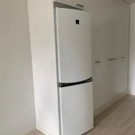 Tilava Yksioe Isolla Lasitetulla Parvekkeella Daire
